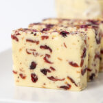 Ciocolată de casă albă cu merişoare şi petale de trandafiri 60g - imagine 3